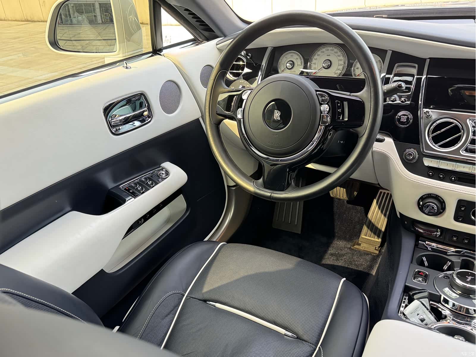 Rolls-Royce Wraith, 2018 13