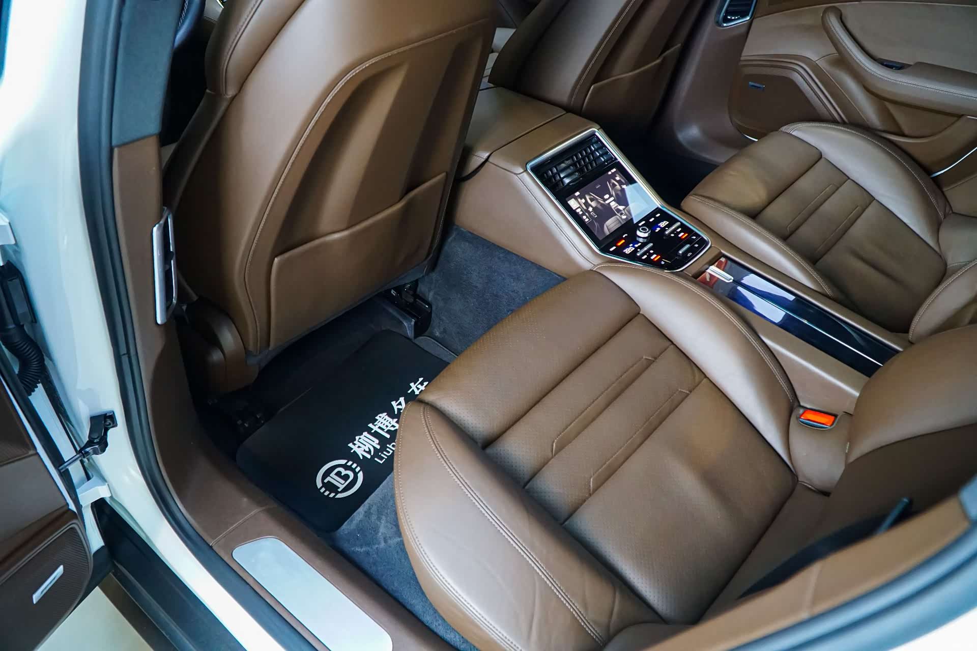 Porsche Panamera, 2017 2