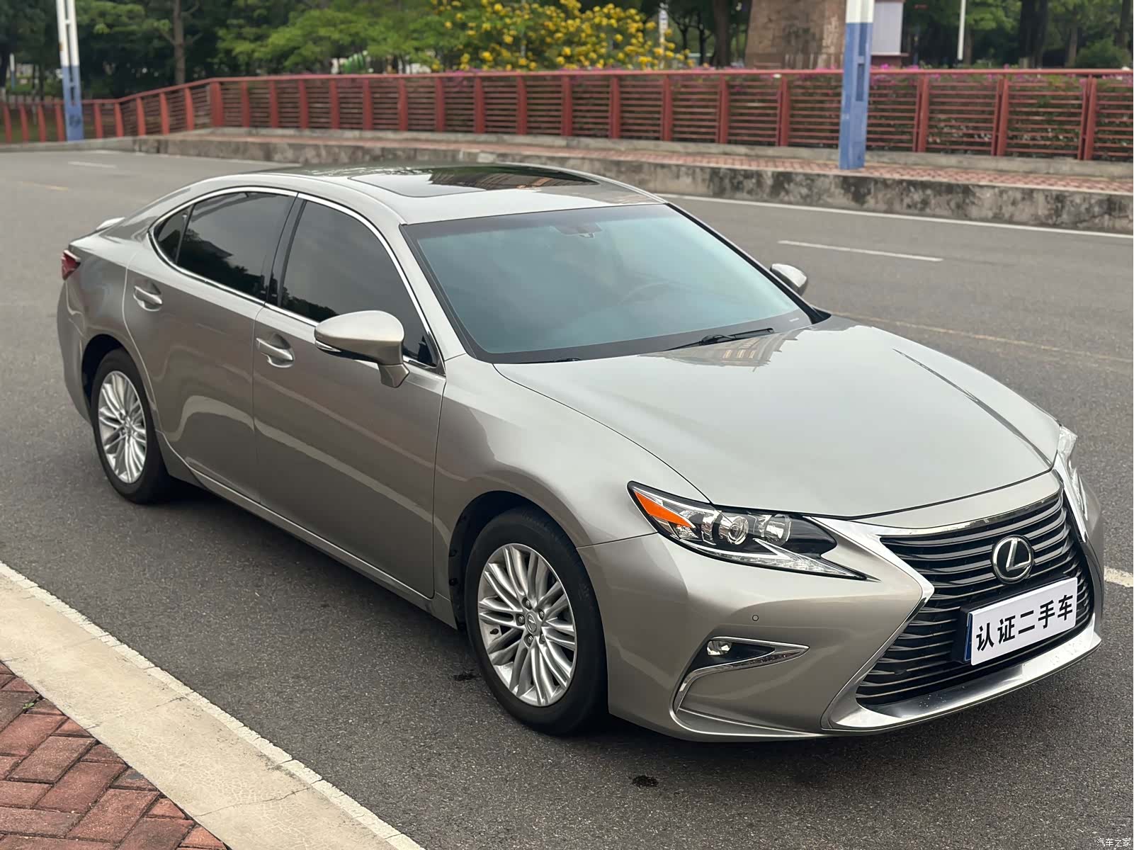 Lexus ES, 2016 4