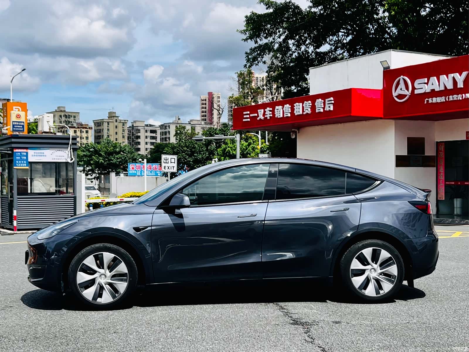 Tesla Model Y, 2022 4