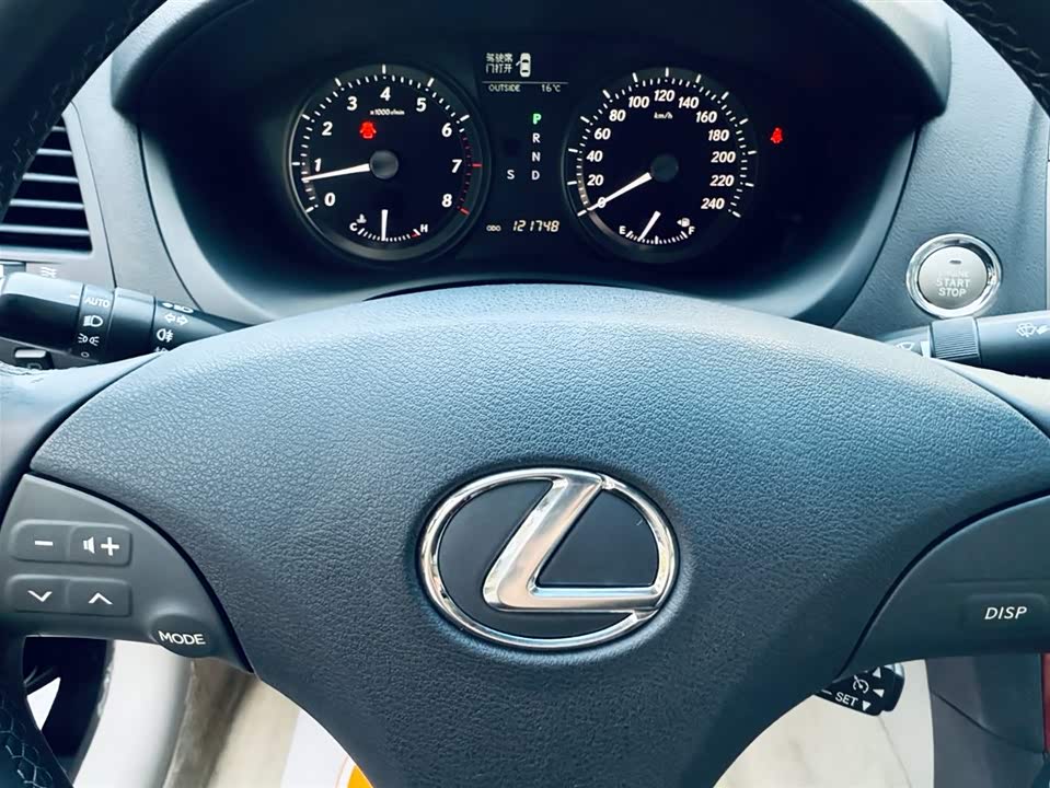 Lexus ES