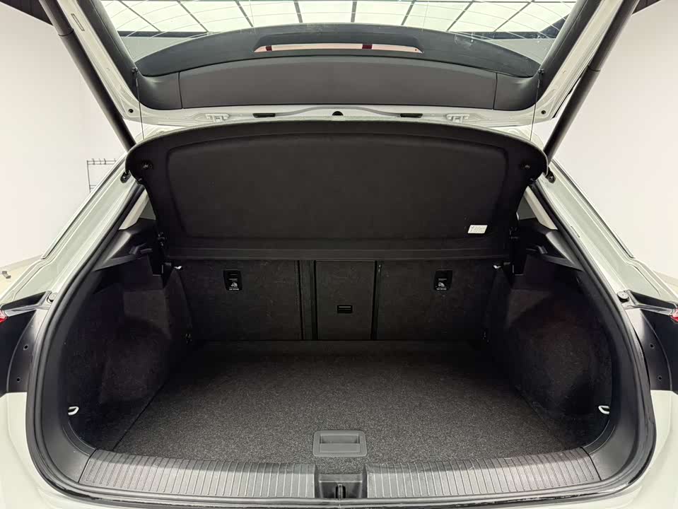 Volkswagen T-ROC exploring Songs