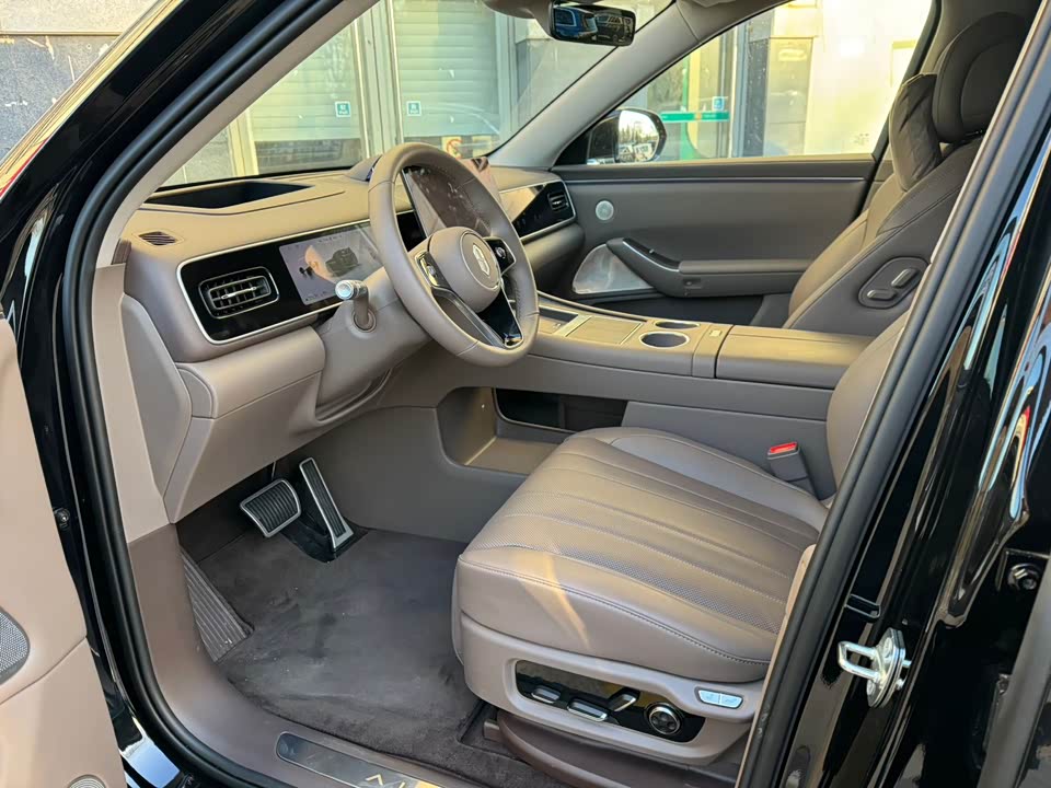 AITO Ask the world M7