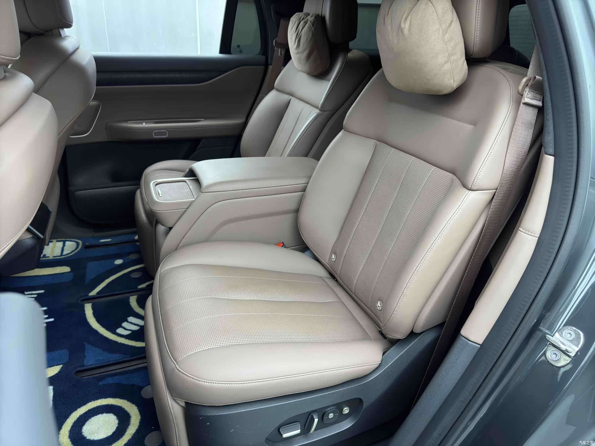 NIO ES8, 2023 22
