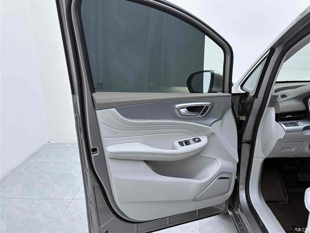 Roewe iMAX8, 2025 16