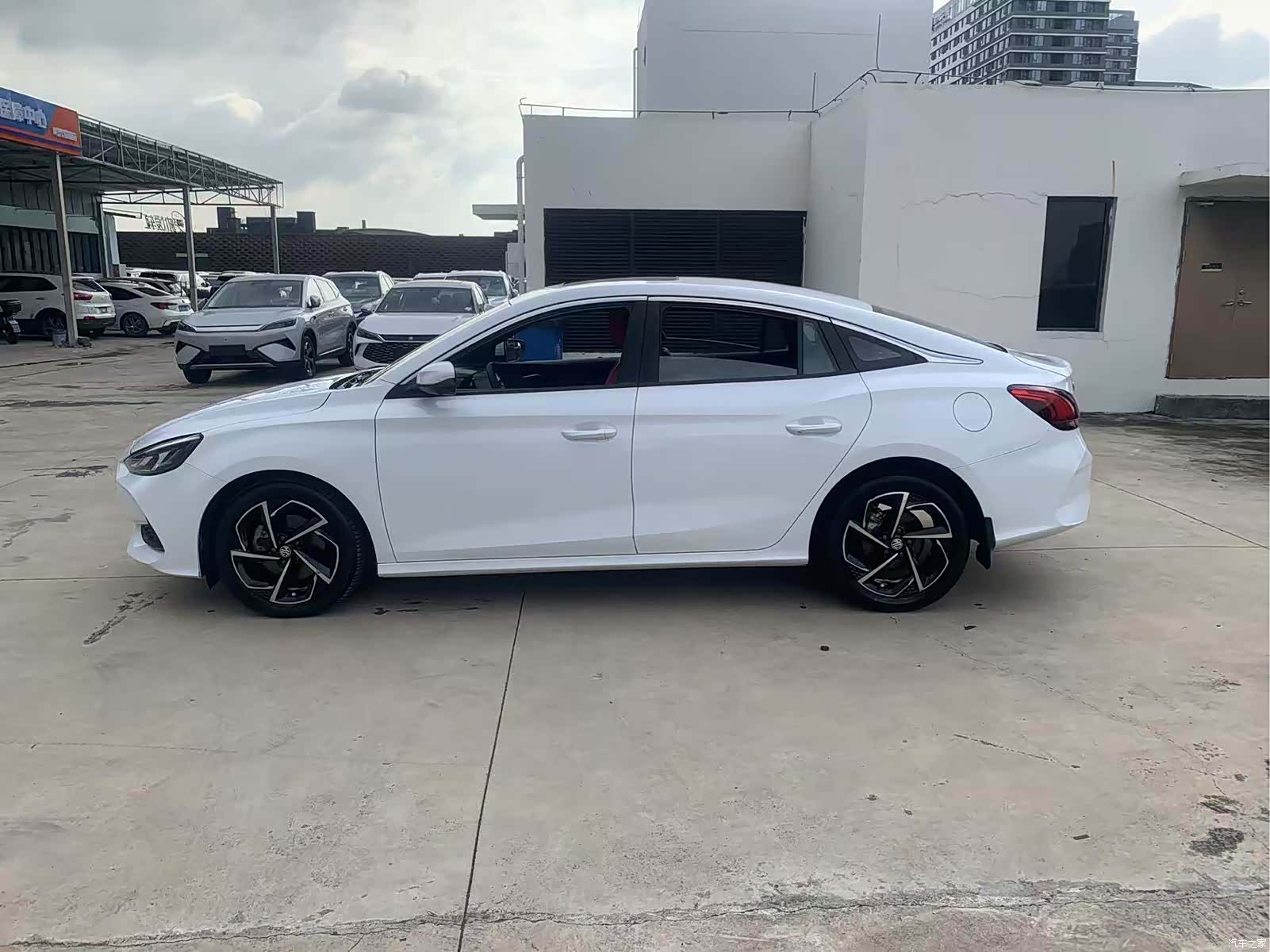 MG MG5, 2021 15