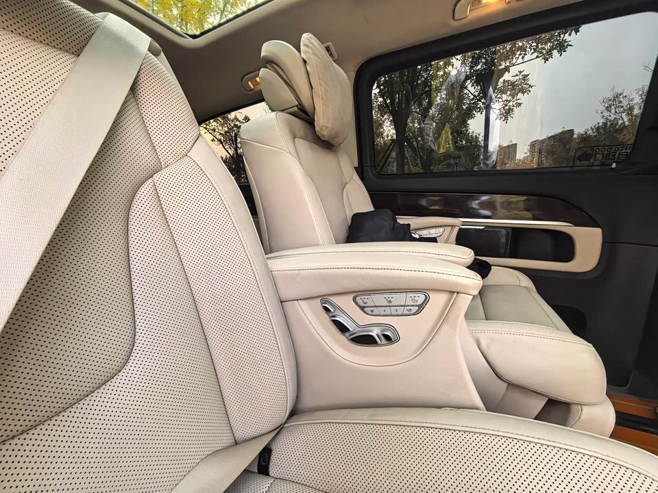 Mercedes-Benz V-class