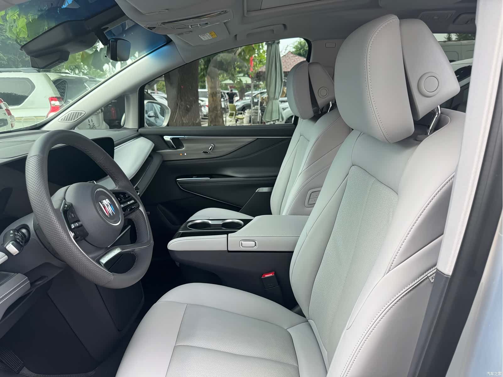 Buick GL8, 2025 4