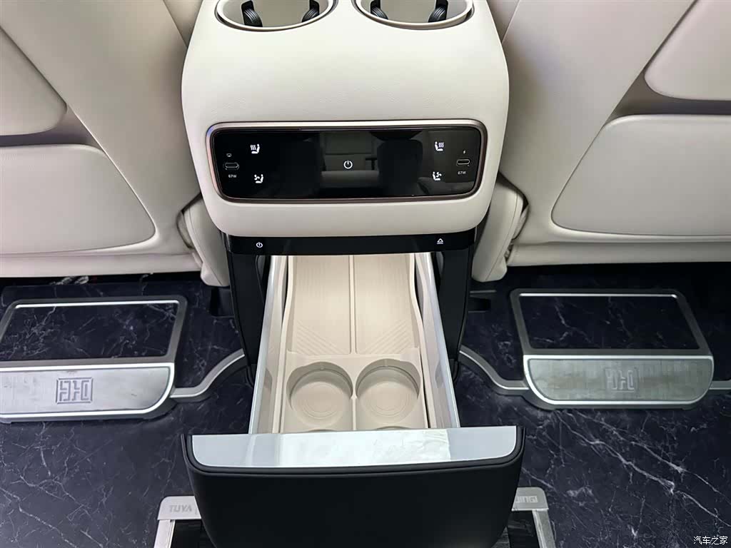 Li Auto MEGA, 2025 16