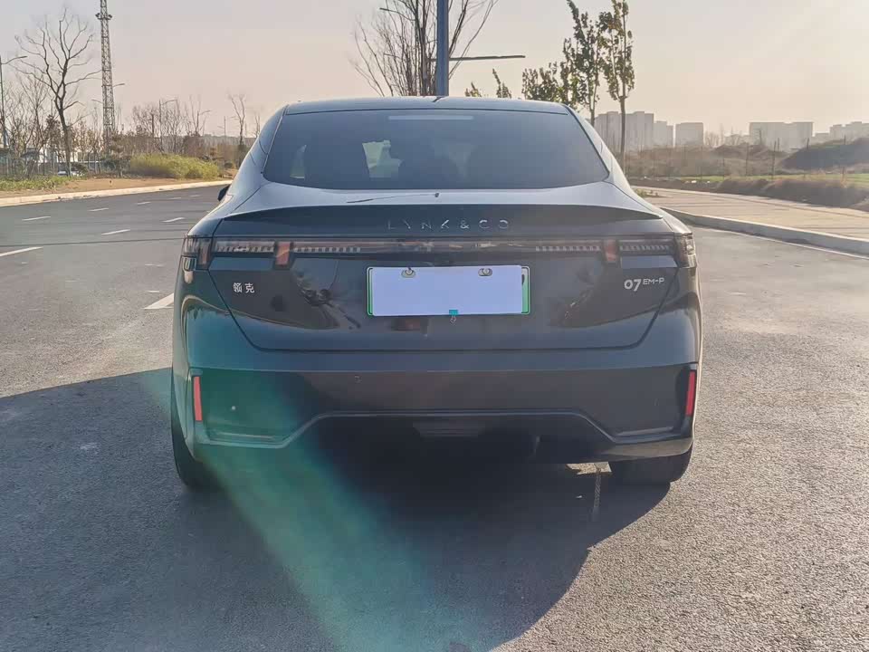 Lynk & Co 07 EM-P