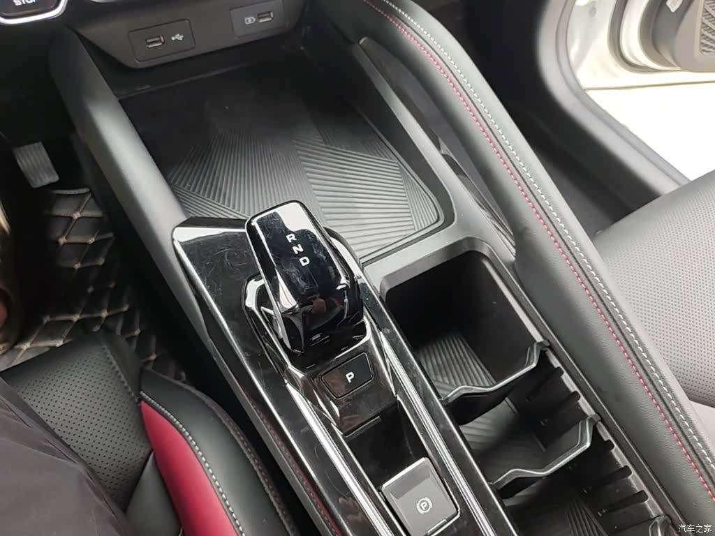 Geely Coolray, 2023 14