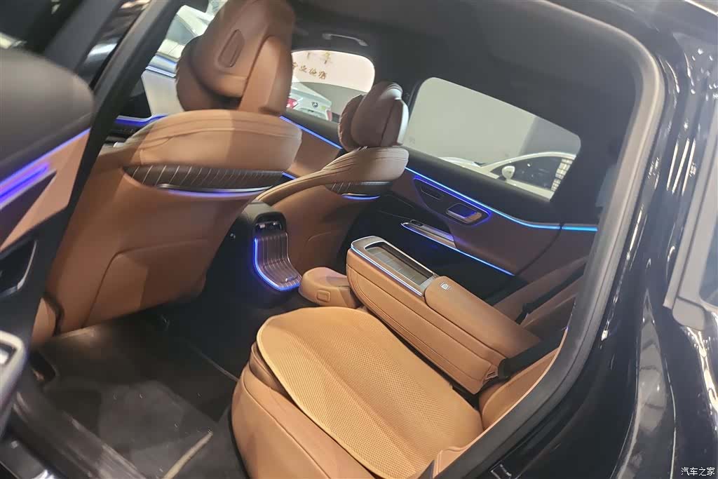 Mercedes-Benz E-Class, 2024 11
