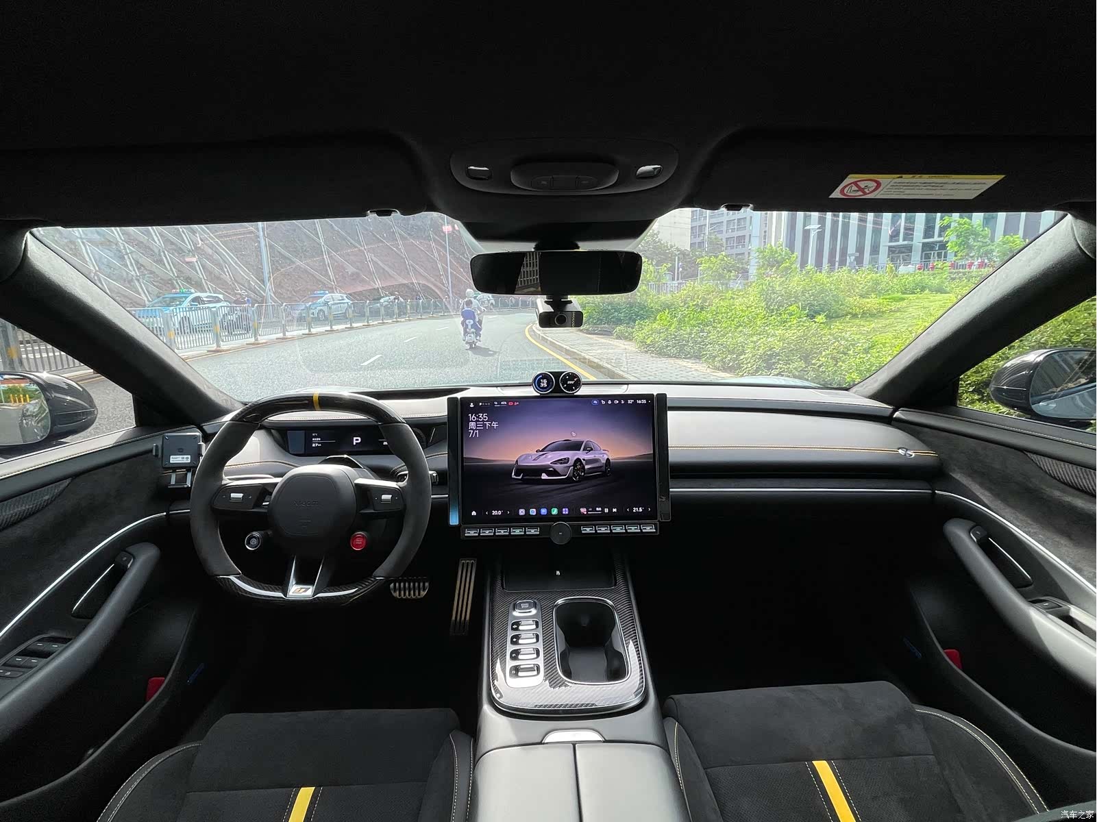 Xiaomi SU7, 2025 11