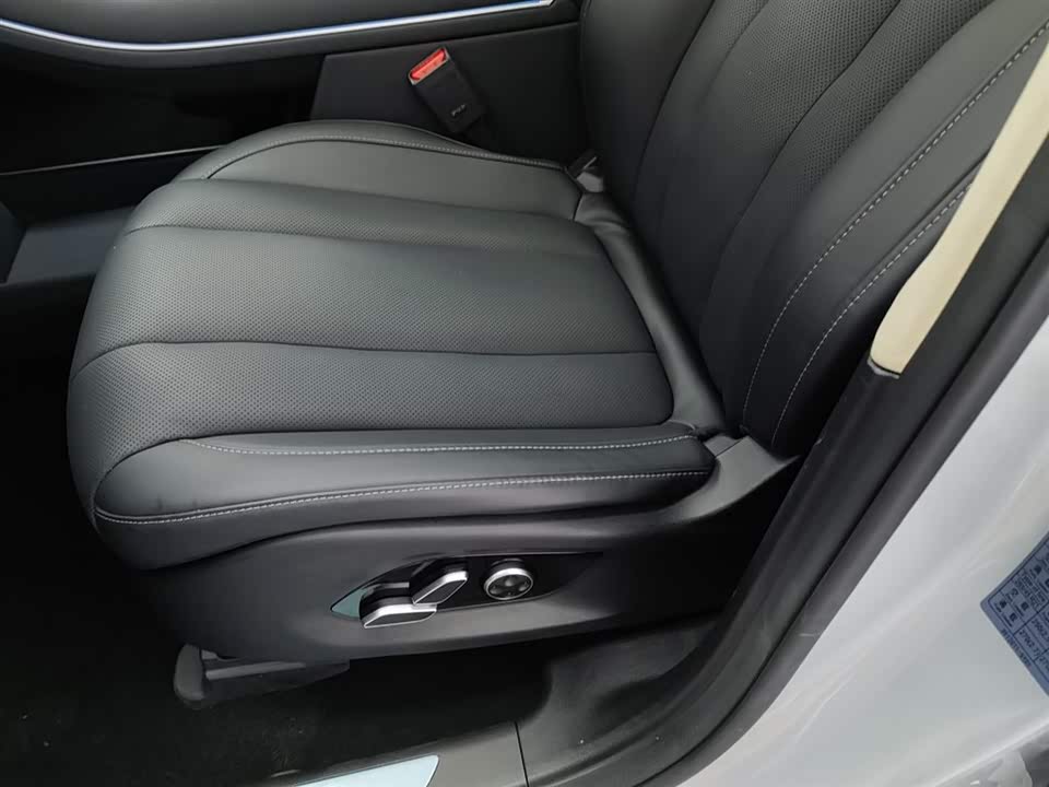 AITO Ask the world M7