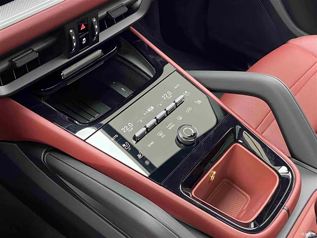 Porsche Cayenne, 2025 11