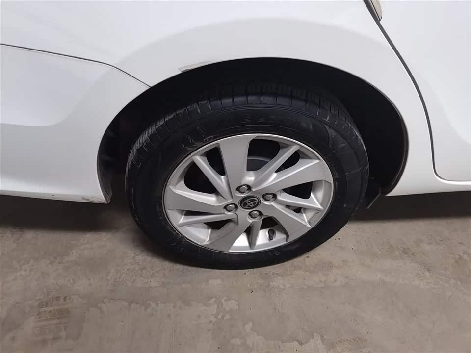 Toyota YARiS L to enjoy