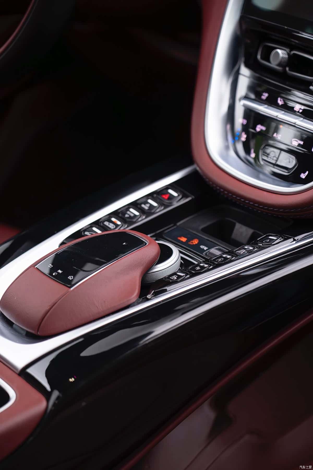 Aston Martin DBX, 2022 16