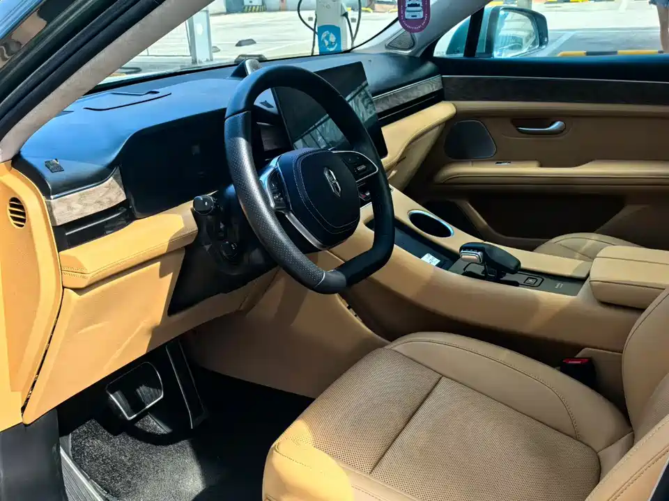 AITO Ask the world M5