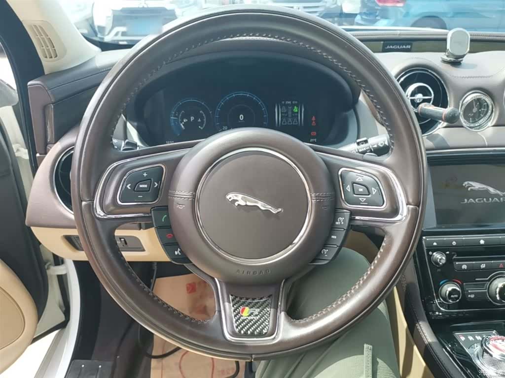 Jaguar XJ, 2017 11