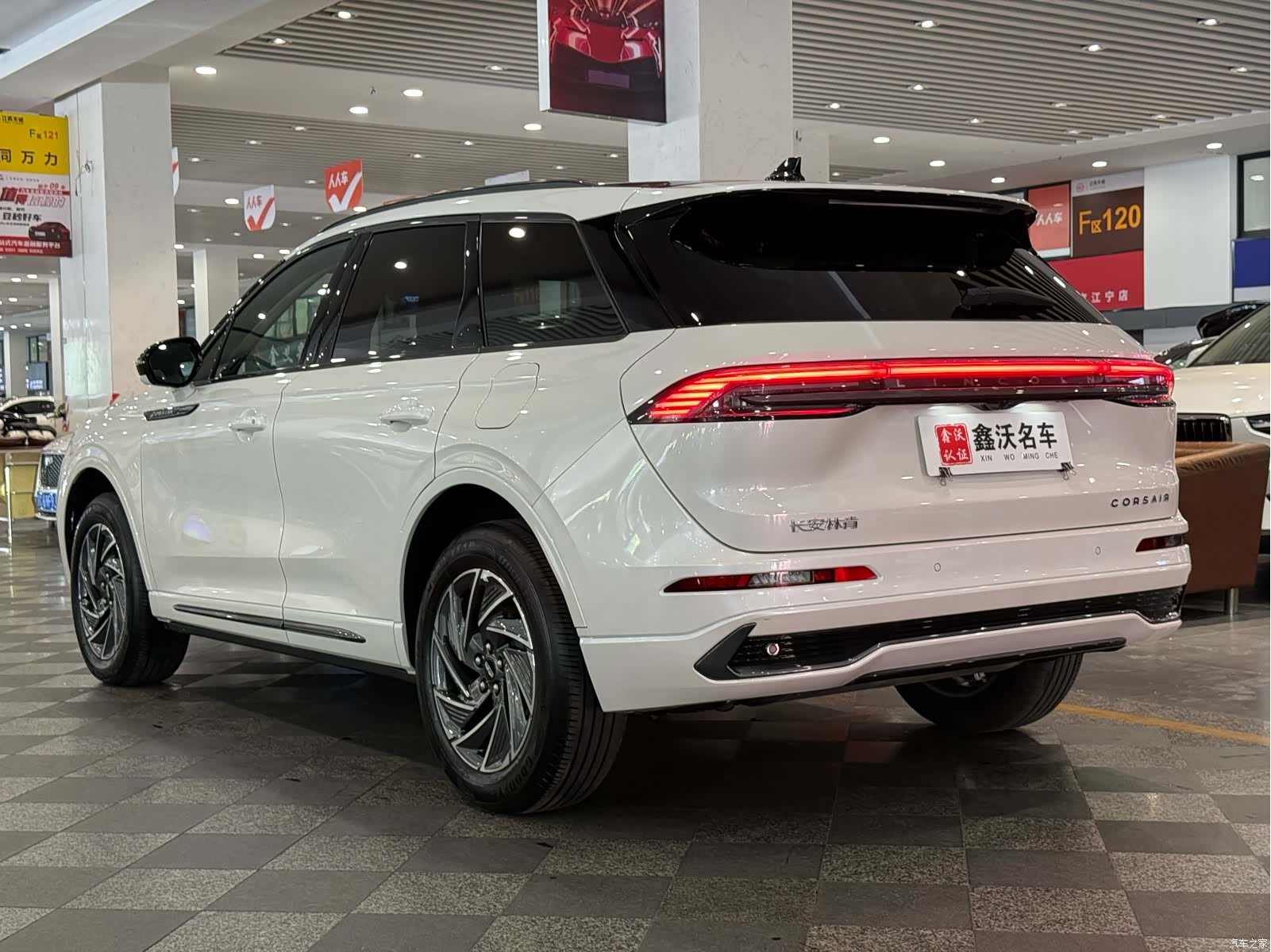 Lincoln Corsair, 2025 все фото
