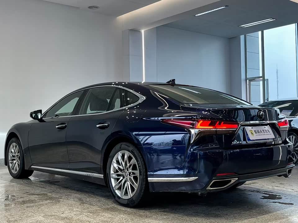 Lexus LS