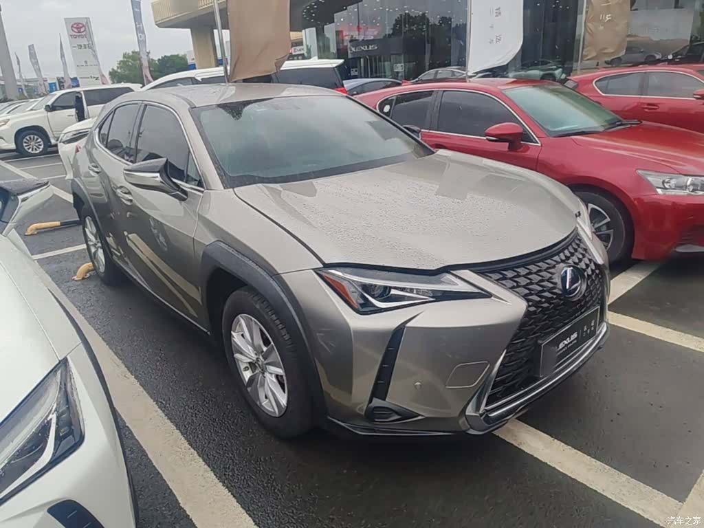 Lexus UX, 2021 4