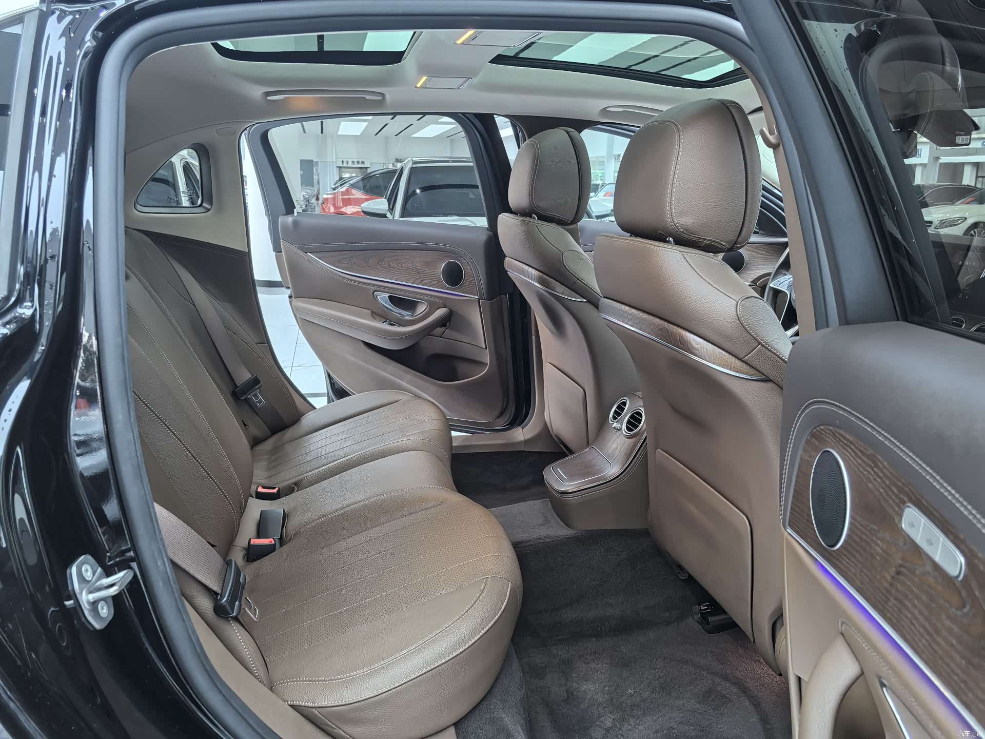 Mercedes-Benz E-Class, 2022 11