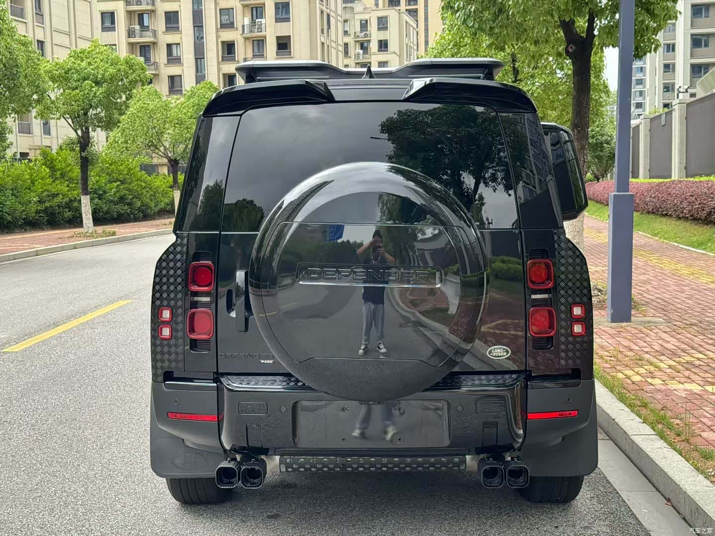Land Rover Defender, 2024 16