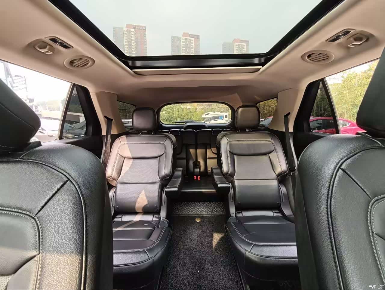 Ford Explorer, 2021 18