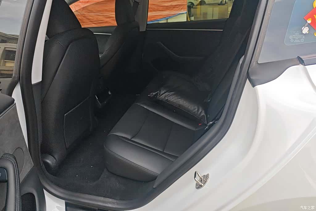 Tesla Model 3, 2024 11