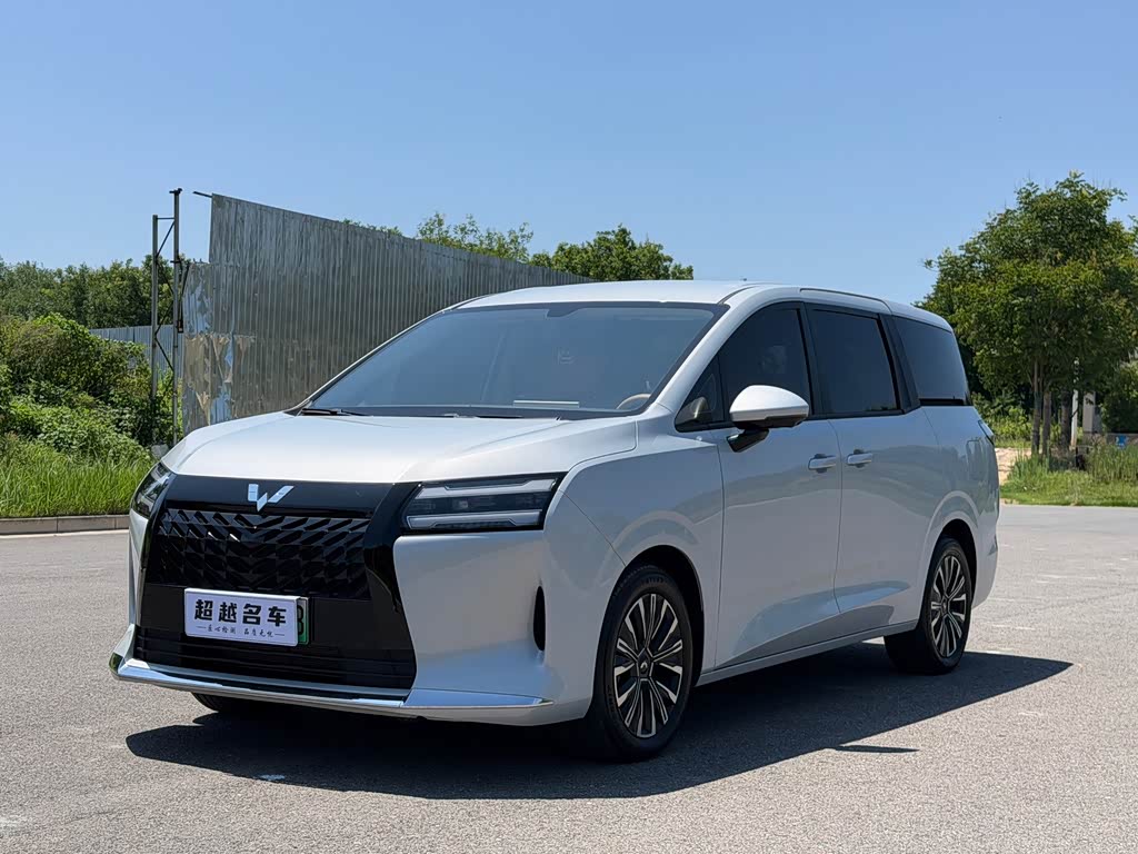 Wuling 730
