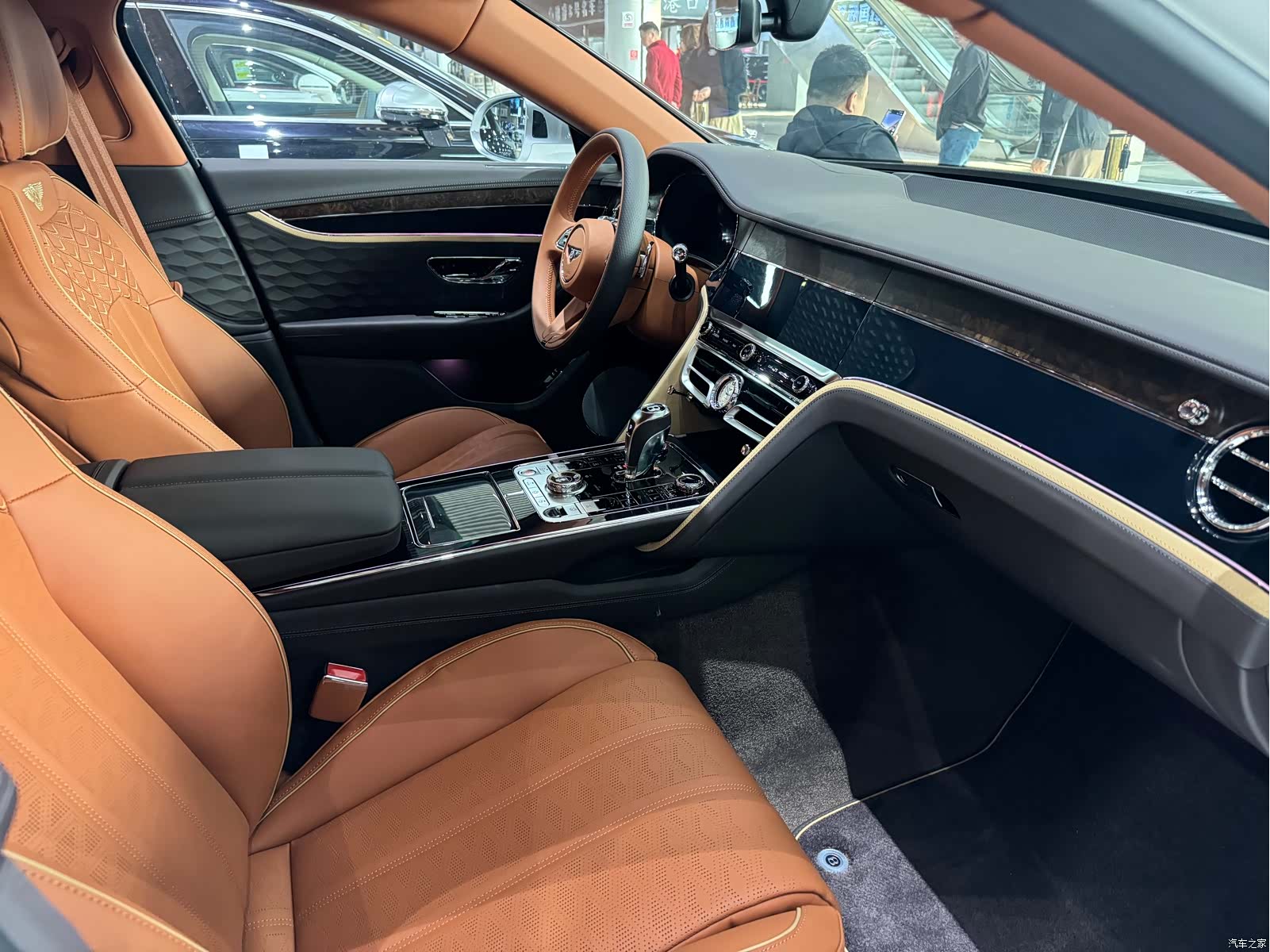 Bentley Flying Spur, 2025 11