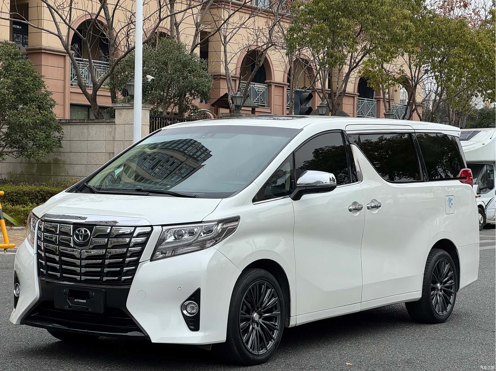 Toyota Alphard, 2017 3