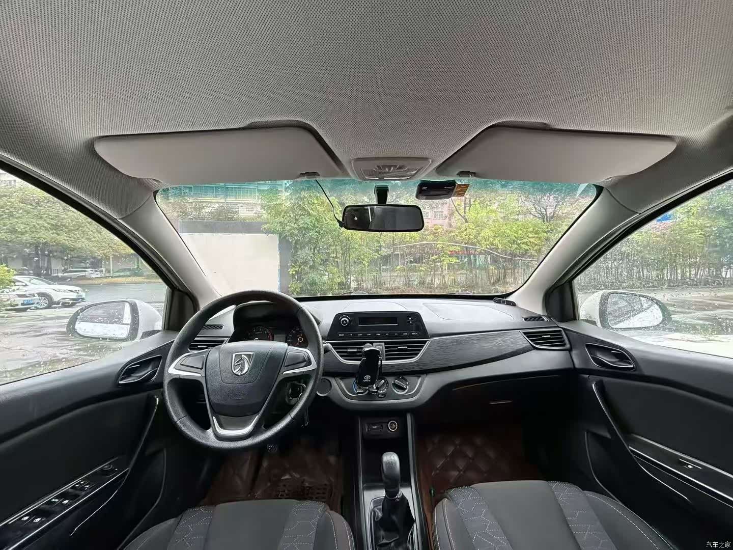 Wuling 310, 2017 6