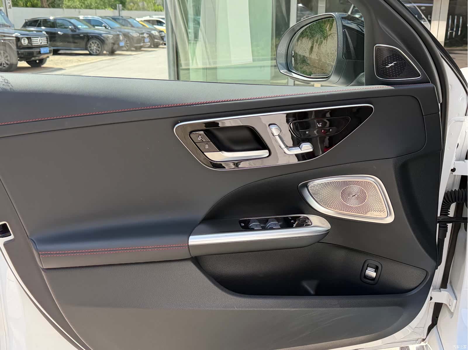 Mercedes-Benz C-Class, 2025 10
