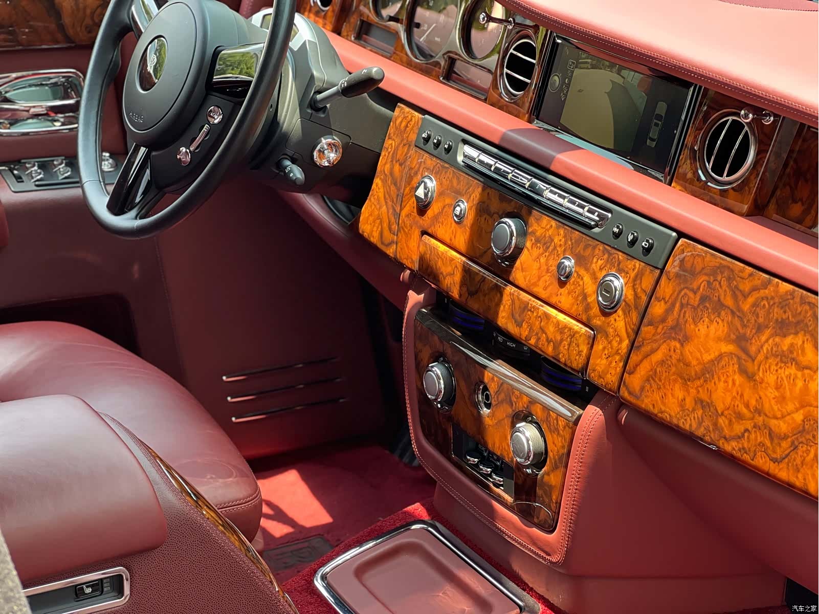 Rolls-Royce Phantom, 2015 13