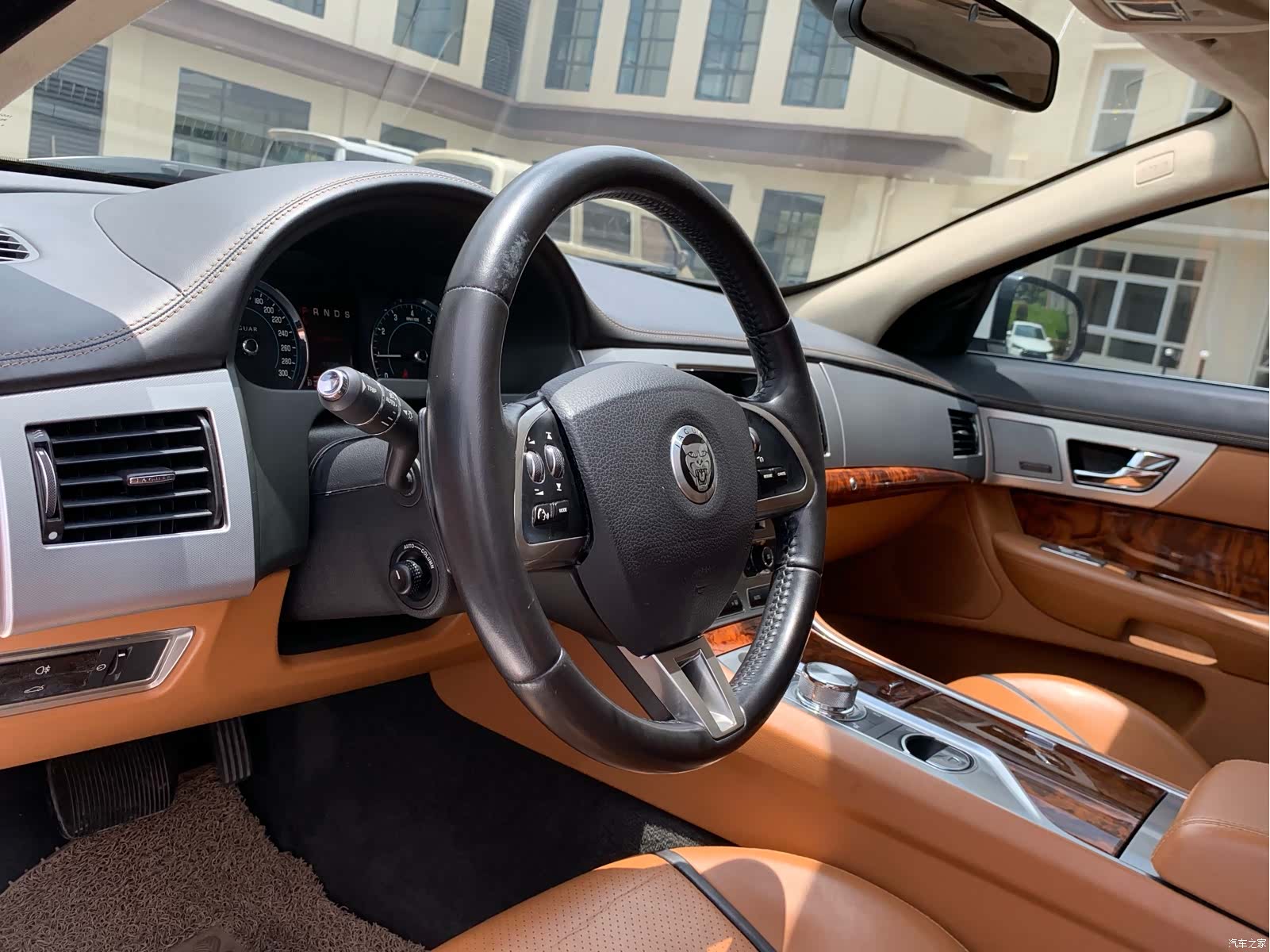 Jaguar XF, 2013 17