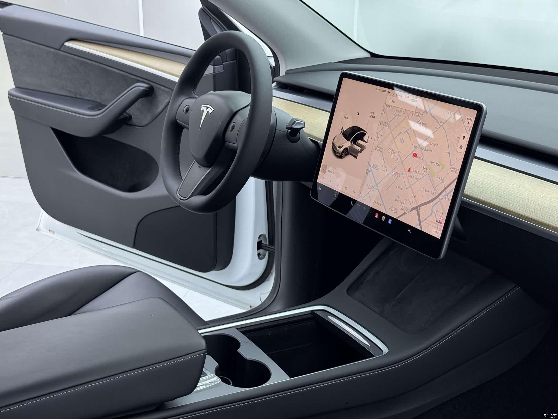 Tesla Model Y, 2022 19