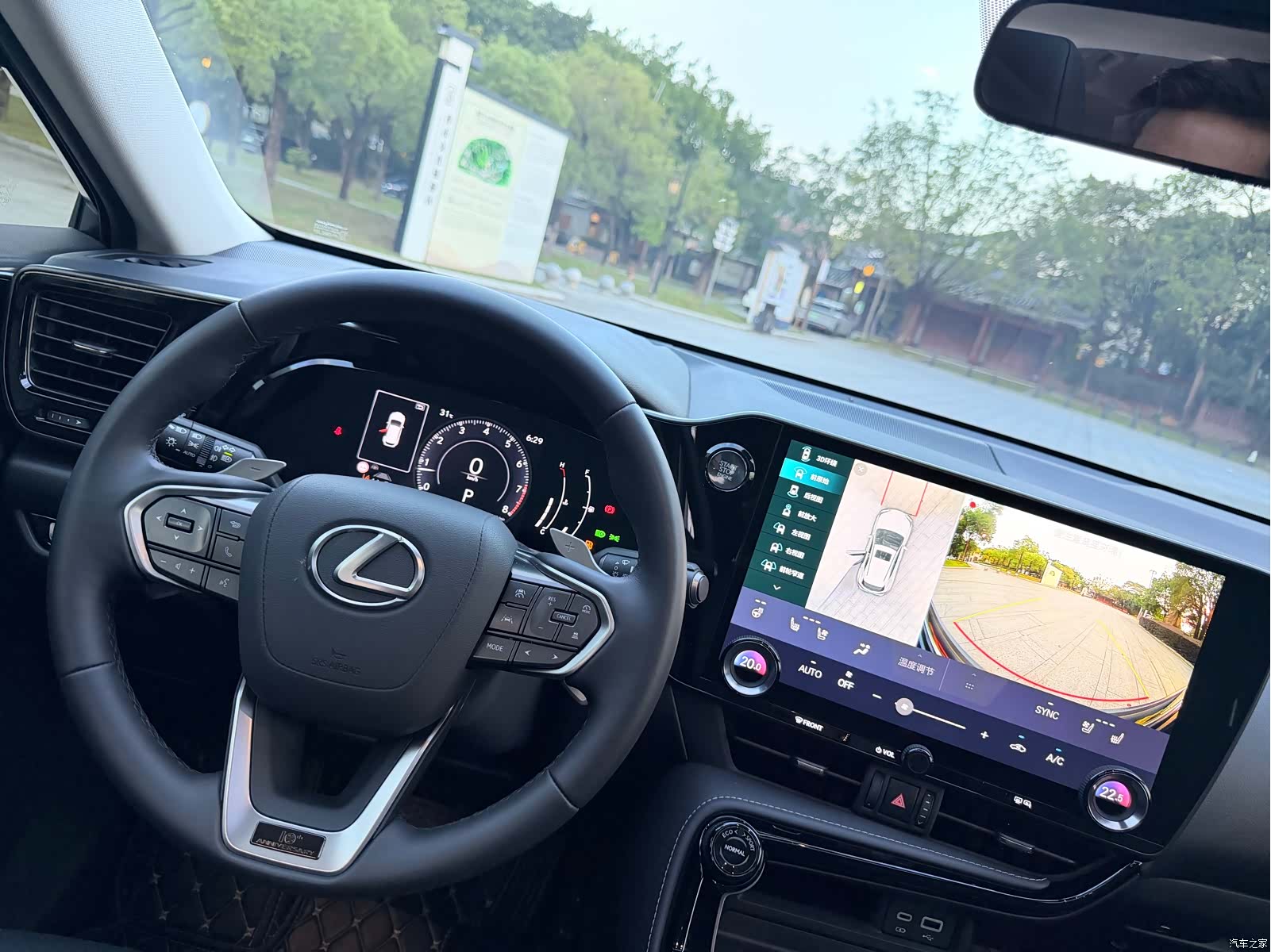 Lexus NX, 2025 11
