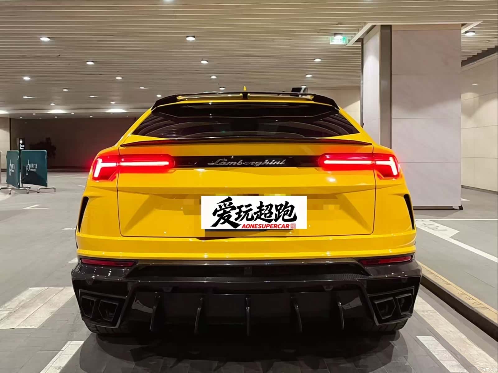 Lamborghini Urus, 2023 3