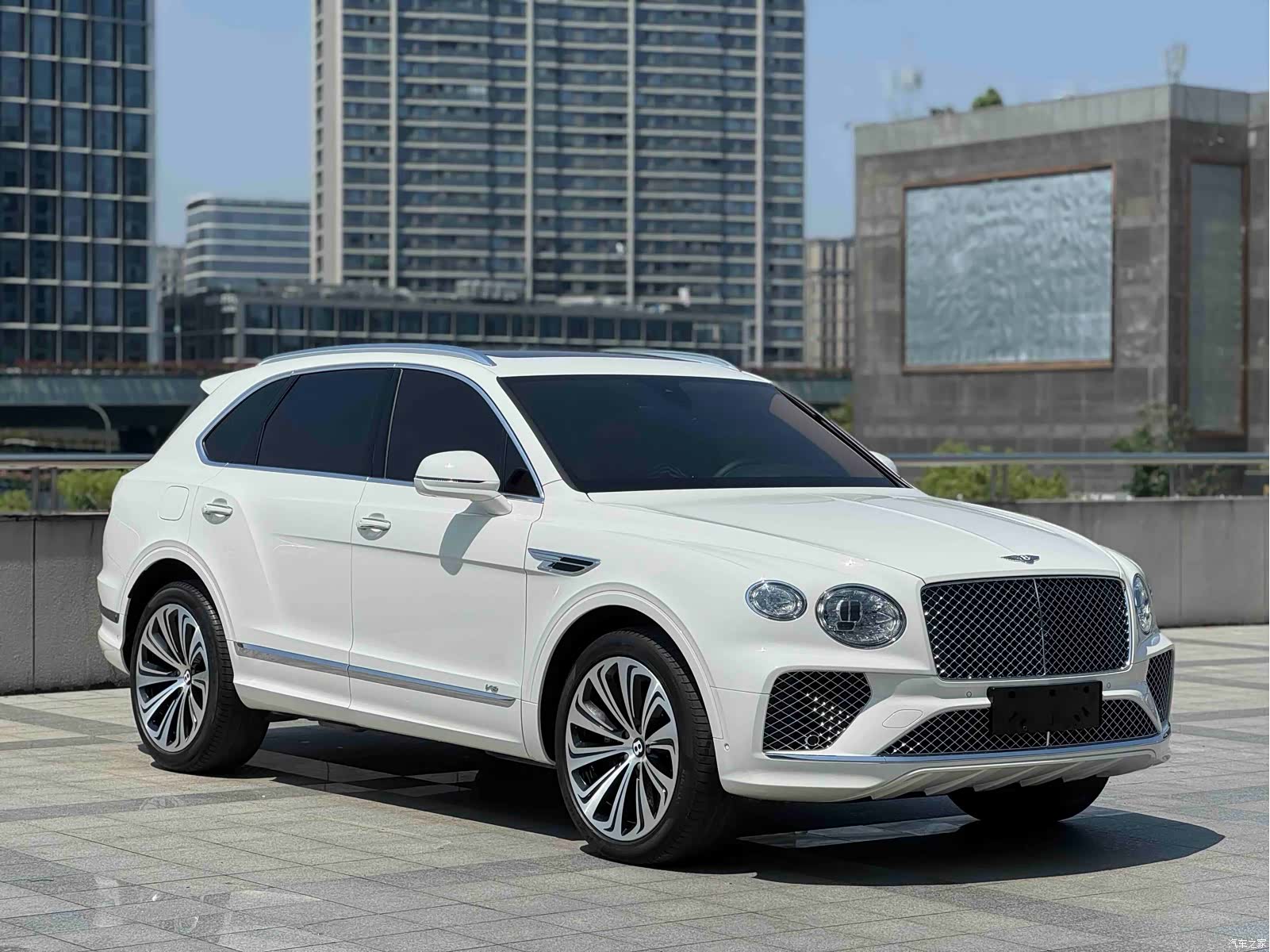 Bentley Bentayga, 2022 3
