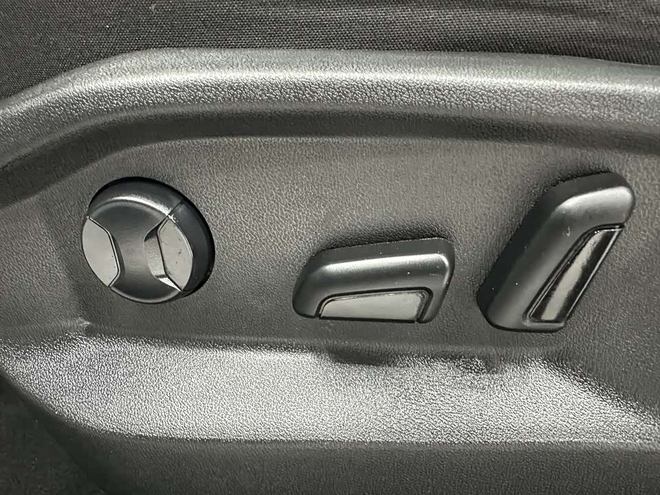 Volkswagen T-ROC exploring Songs