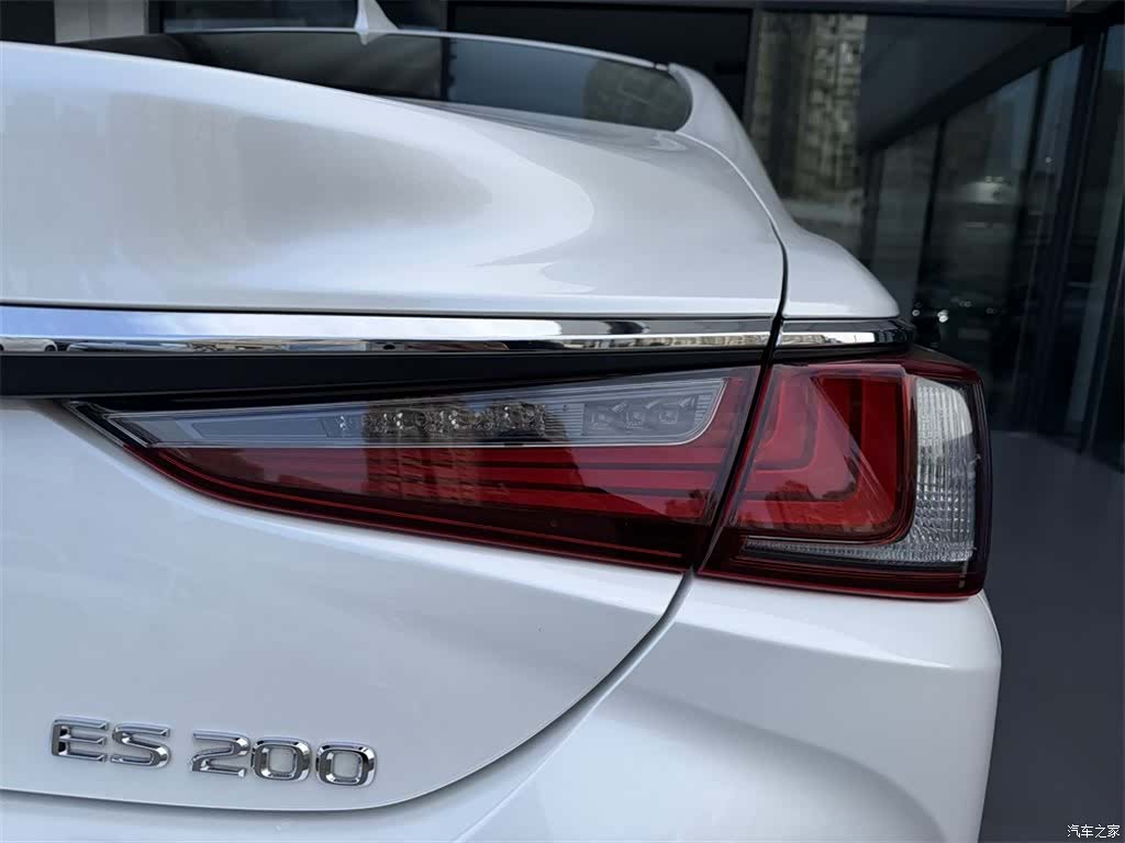 Lexus ES, 2019 12