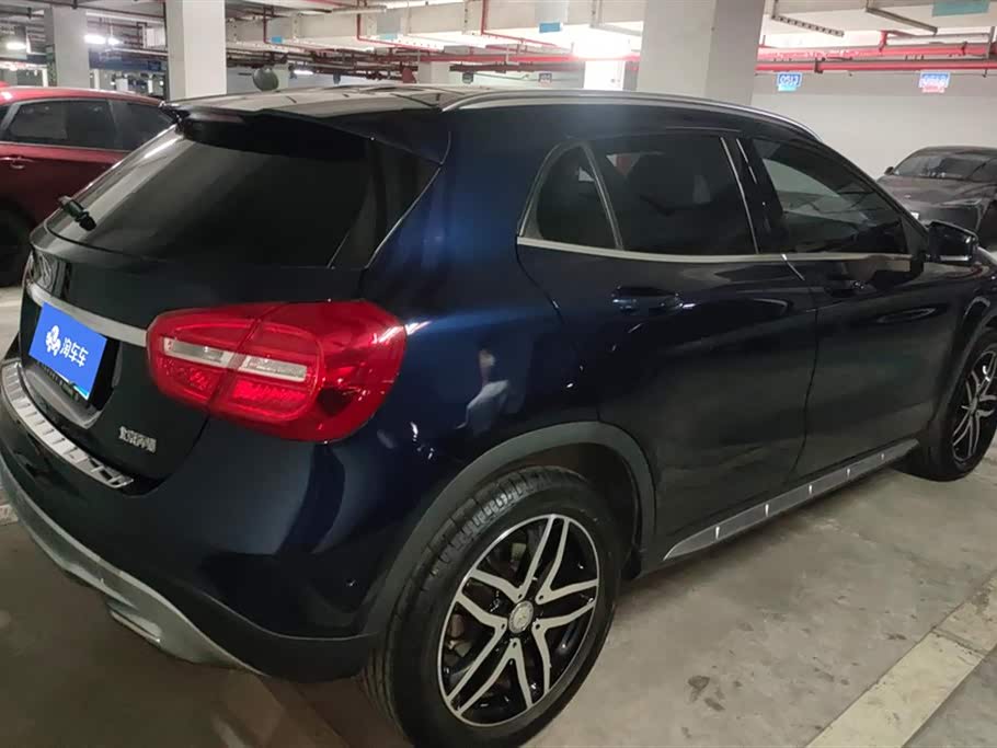Mercedes-Benz GLA Mercedes-Benz GLA