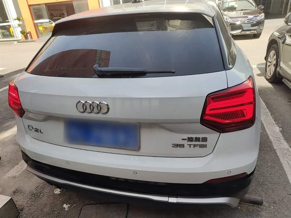 Audi Q2L