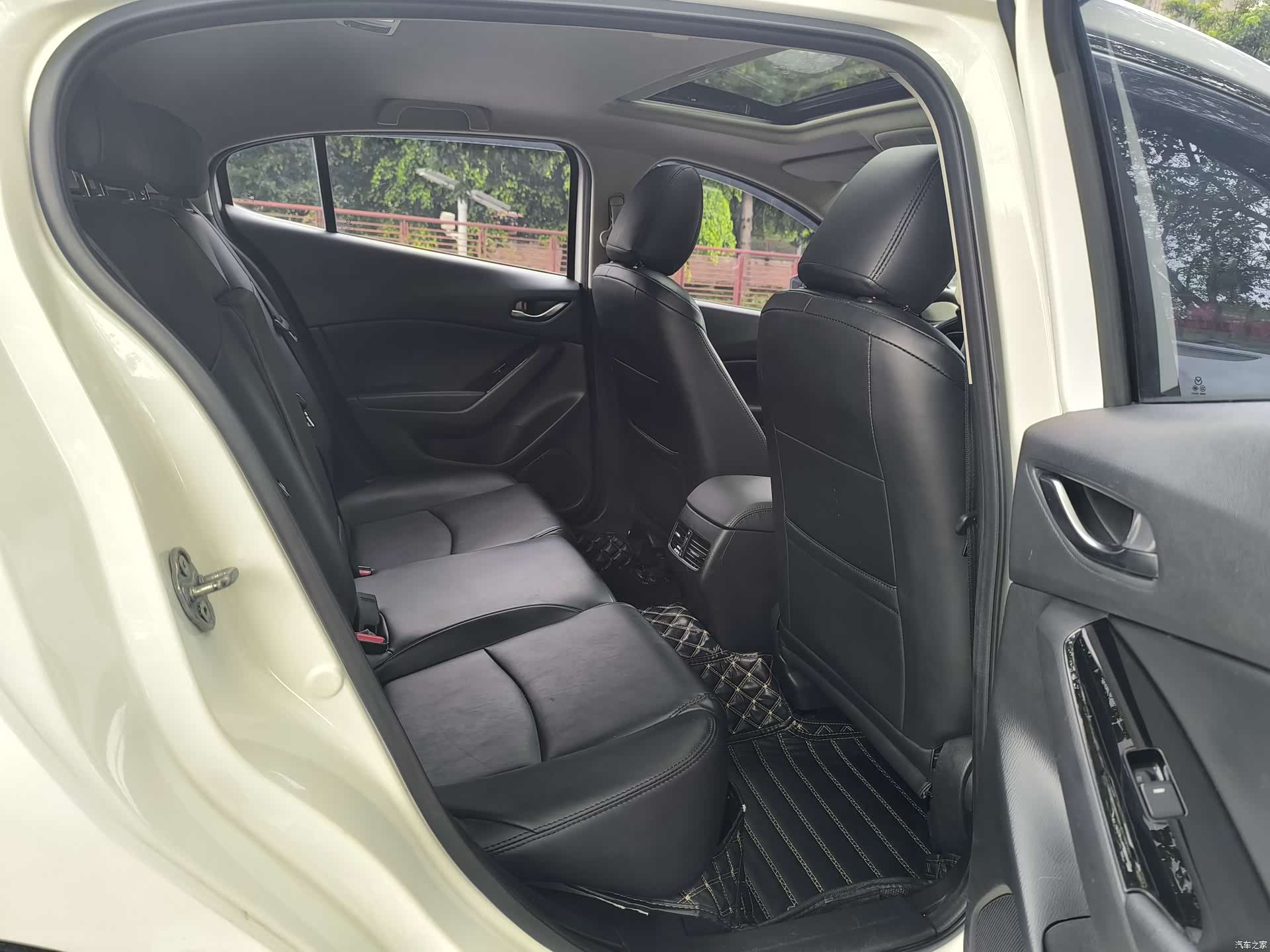 Mazda Mazda3, 2018 13