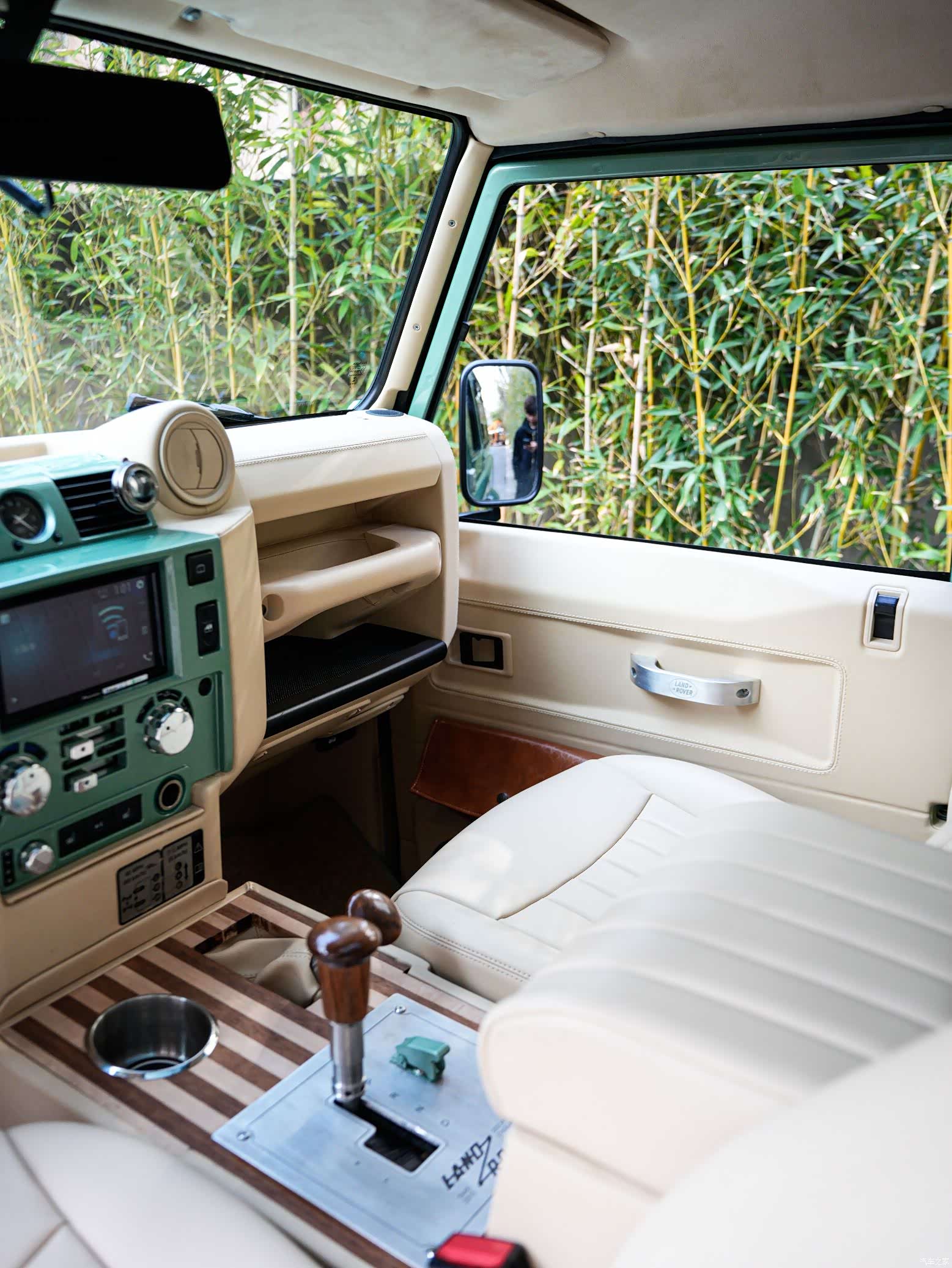 Land Rover Defender, 2013 14