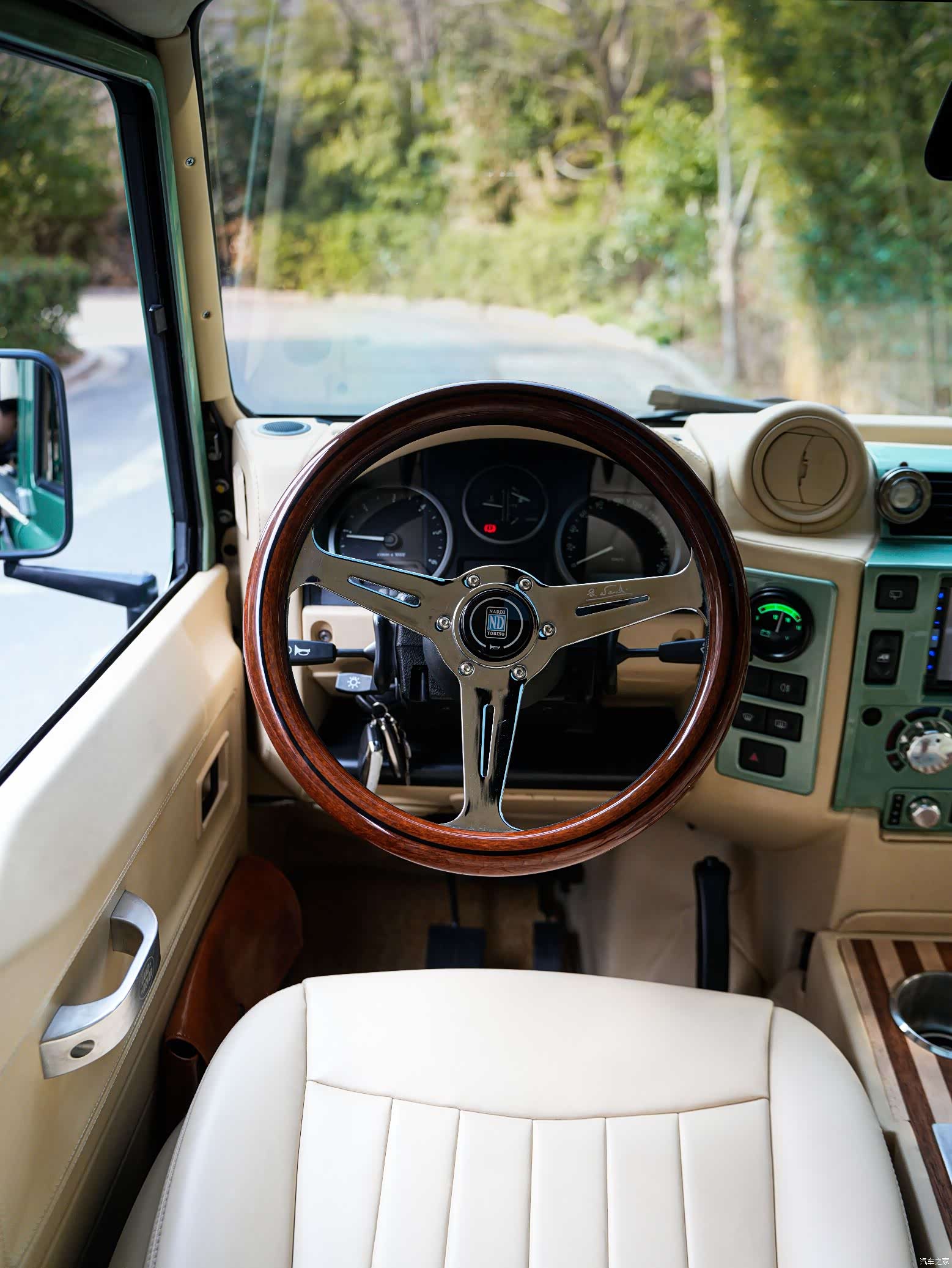Land Rover Defender, 2013 15