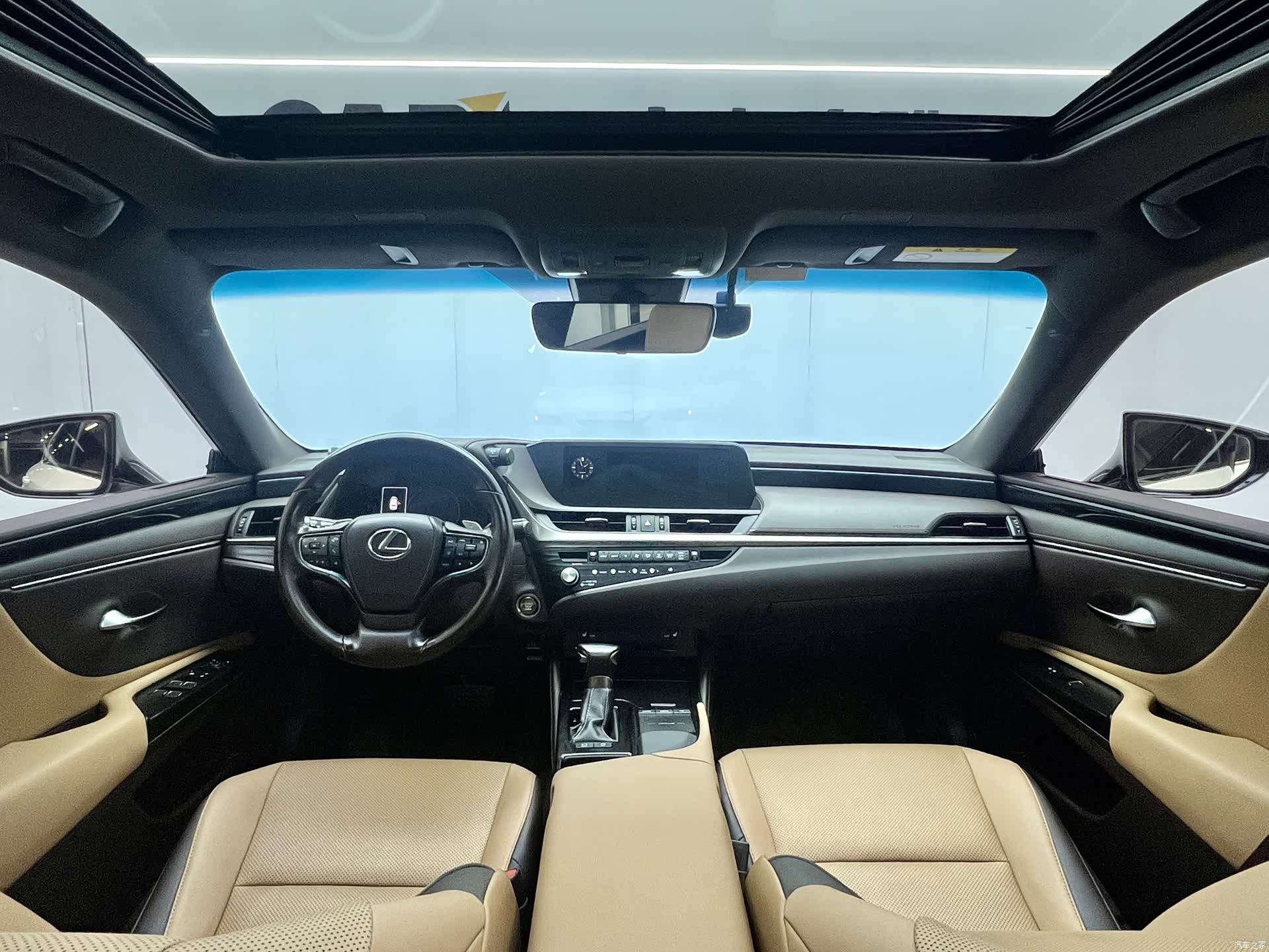 Lexus ES, 2021 все фото