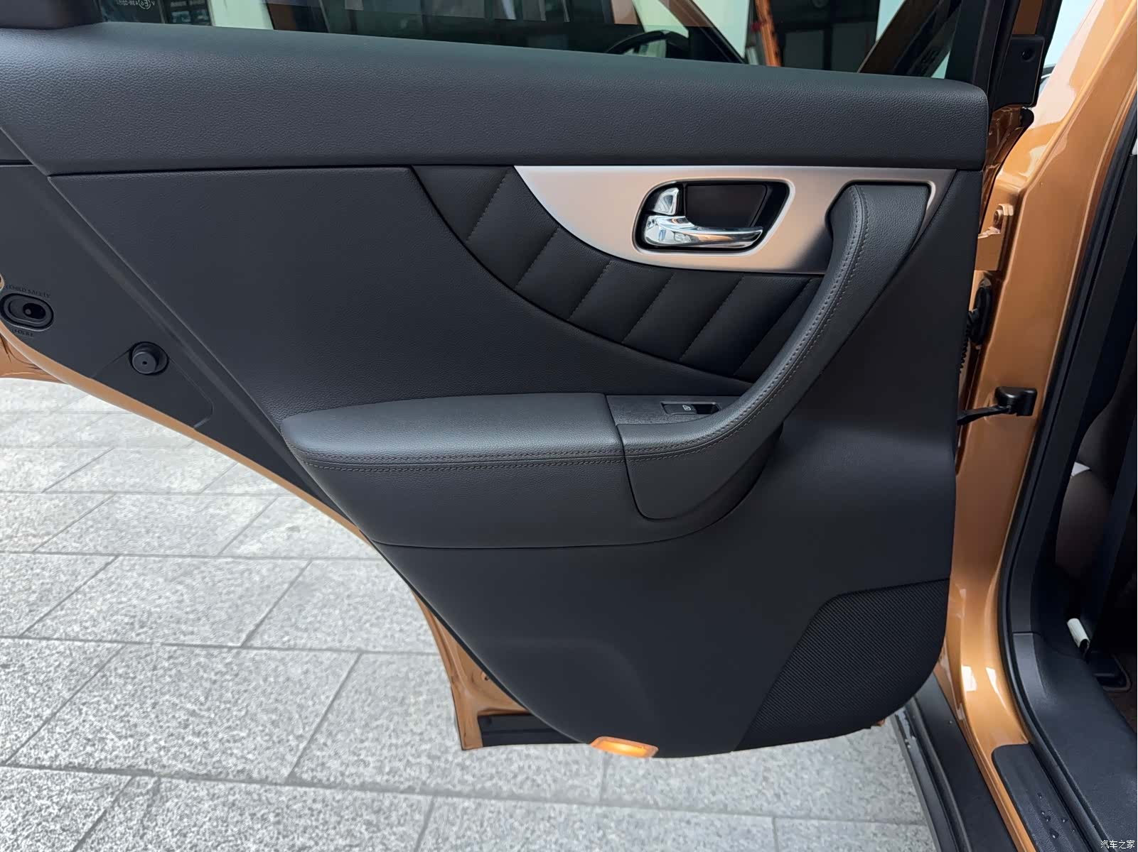 Infiniti FX35, 2011 26